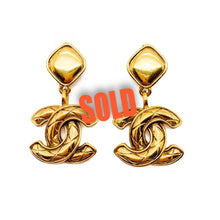 Load image into Gallery viewer, 1980 Vintage Chanel double CC logo matelasse quilted gold plated clip on earrings