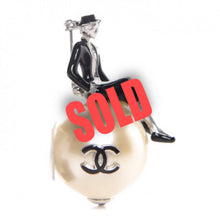 Load image into Gallery viewer, Chanel 2004 Spring 04P Coco Mademoiselle Sitting on Large CC Resin Pearl Brooch Pin