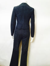 Load image into Gallery viewer, Vintage Chanel 02C 2002 Resort Cruise Lightweight suede navy blue Jacket Pants Suit Set FR 34 US 2/4