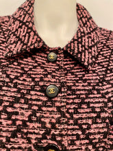 Load image into Gallery viewer, 95P, 1995 Spring Vintage Chanel Pink Black Boucle Wool Tweed Dress Jacket Blazer US 6
