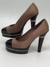 Load image into Gallery viewer, Chanel 2009 Fall 09A Paris Moscow Bicolor Patent Leather Satin Pearls Platform Heel Pumps EU 40 US 9/9.5